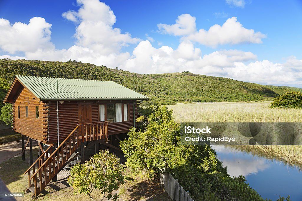 chalet parque nacional de vacaciones en el sur de África y la ruta del jardín - Foto de stock de Aire libre libre de derechos