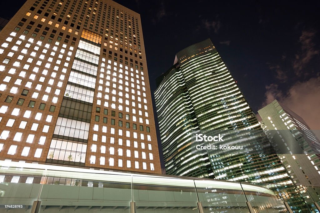 Shimbashi-Gebäude und mono-bei Nacht, Tokio, Japan - Lizenzfrei Abenddämmerung Stock-Foto