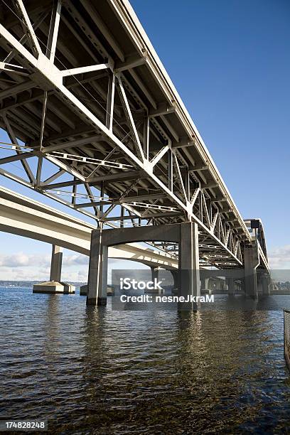 Photo libre de droit de Pont Flottant De Lautoroute I90 banque d'images et plus d'images libres de droit de Autoroute - Autoroute, Autoroute inter-état américaine, Bleu