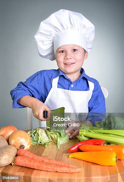 Little Chefkoch Stockfoto und mehr Bilder von Essen zubereiten - Essen zubereiten, Fleischerbeil, Fotografie