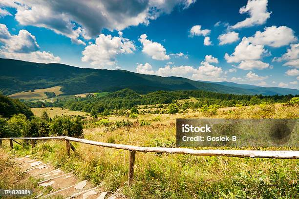 Mountain View Polonia Bieszczady - Fotografie stock e altre immagini di Ambientazione esterna - Ambientazione esterna, Autunno, Bellezza naturale