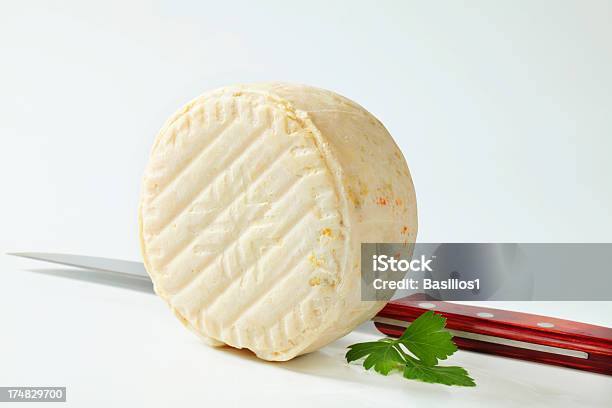 염소 치즈 우유관 전체에 대한 스톡 사진 및 기타 이미지 - 전체, 치즈, 흰색 배경