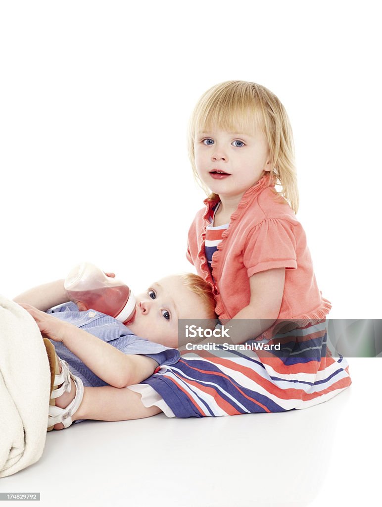 Słodkie małe rodzeństwo na białym tle - Zbiór zdjęć royalty-free (2-3 lata)