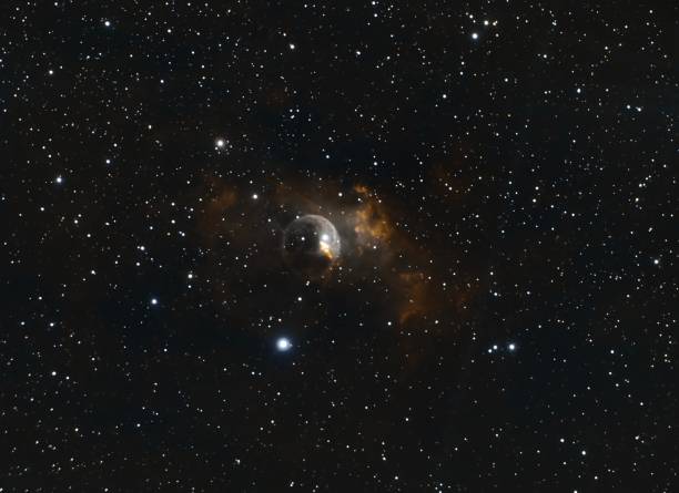 nebulosa de la burbuja ngc 7635 - nebulosa del águila fotografías e imágenes de stock