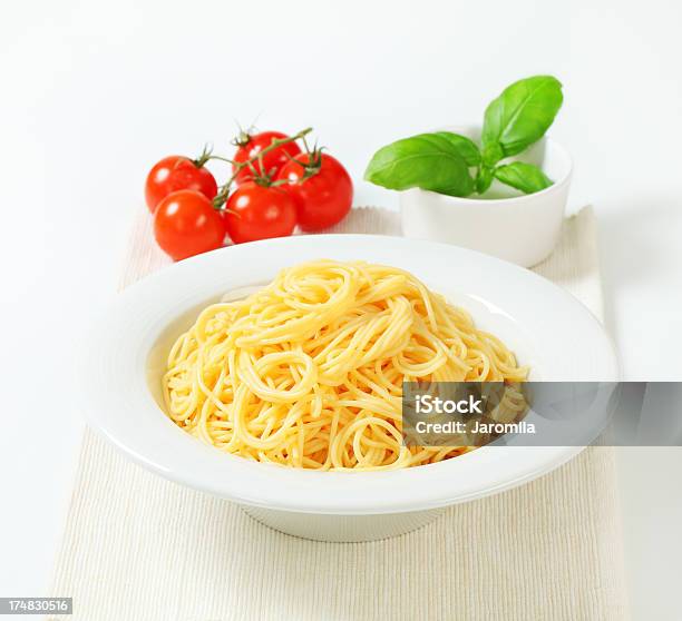 Photo libre de droit de Plat De Spaghetti banque d'images et plus d'images libres de droit de Aliment - Aliment, Aliment cuit à l'eau, Aliments et boissons