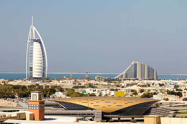 burh al arab oraz jumeirah beach hotel w dubaju - jumeirah beach hotel obrazy zdjęcia i obrazy z banku zdjęć