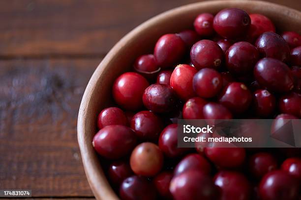 Foto de Colheita De Frutas Vermelhas e mais fotos de stock de Abundância - Abundância, Alimentação Saudável, Baga - Fruta