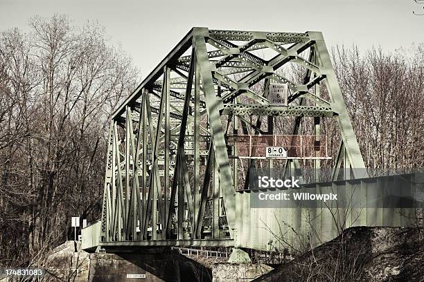 Jedna Dróżka Stalowy Dźwigar Bridge - zdjęcia stockowe i więcej obrazów Antyczny - Antyczny, Bez ludzi, Czas