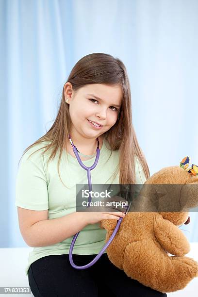 Pequeno Médico - Fotografias de stock e mais imagens de Criança - Criança, Fantasia de médico e enfermeira, 10-11 Anos