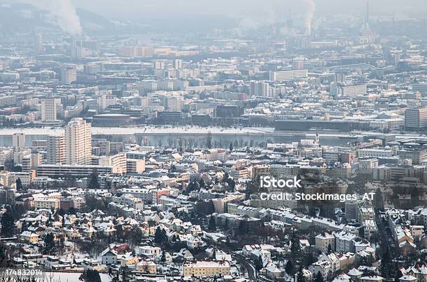 Linz In Inverno - Fotografie stock e altre immagini di Alta Austria - Alta Austria, Ambientazione esterna, Angolo - Forma