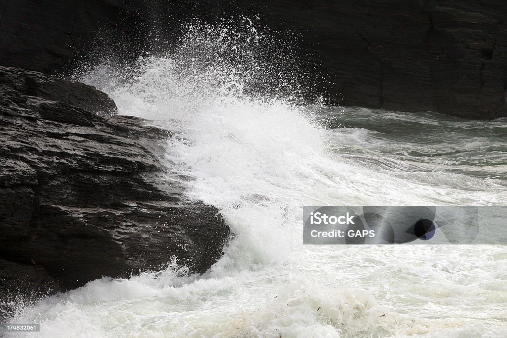 Onde sulla costa della Cornovaglia - Foto stock royalty-free di Acqua