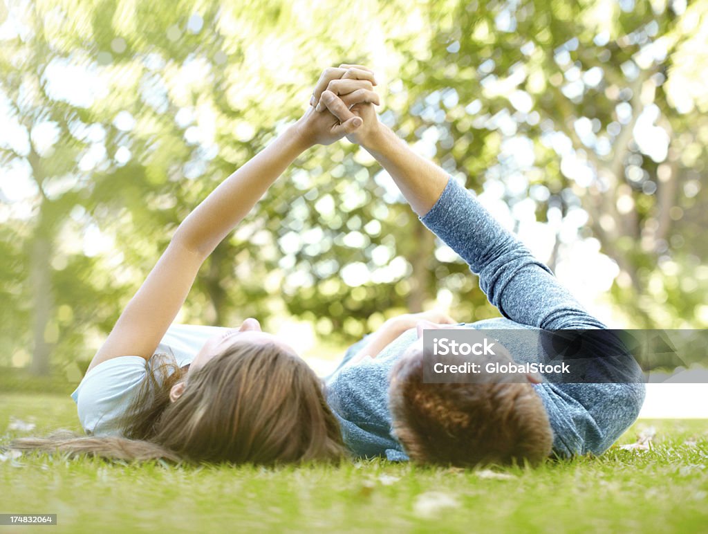 Ensemble dans le parc - Photo de Adulte libre de droits