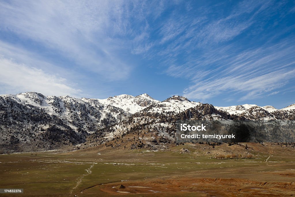 Nívea con hermoso paisaje de montaña - Foto de stock de Aire libre libre de derechos