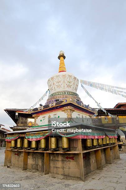 Stupa - zdjęcia stockowe i więcej obrazów Azja - Azja, Bez ludzi, Budda