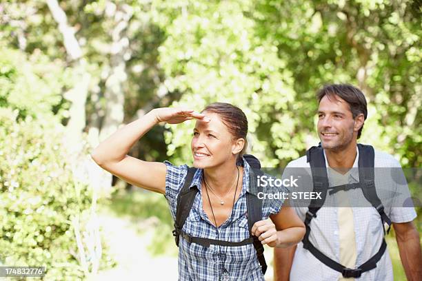 Posso Ver O Campground Aqui - Fotografias de stock e mais imagens de 30-39 Anos - 30-39 Anos, Adulto, Adulto de idade mediana