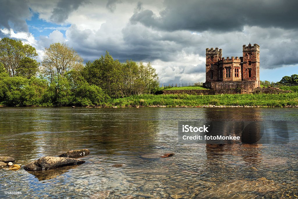 Salmão fortificada coop, Rio Esk, Netherby, Longtown, Cumbria - Foto de stock de Cumbria royalty-free