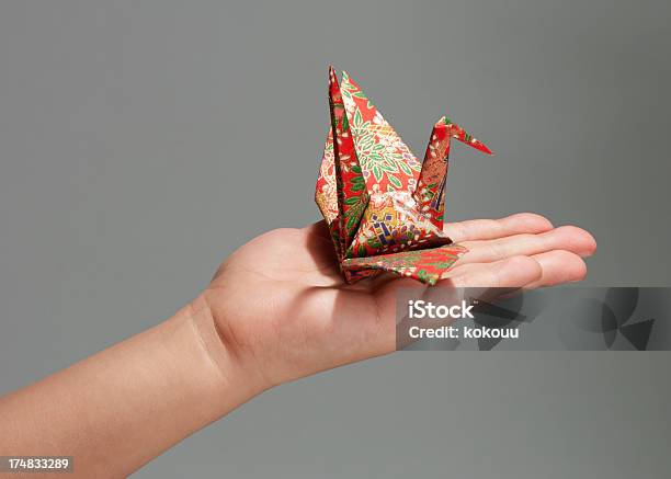 Gru Giapponese Tradizionale - Fotografie stock e altre immagini di Origami - Origami, Giappone, Avvolgere