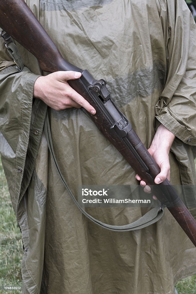 American Soldier, la época de la Guerra de Corea, con la M1 Rifle - Foto de stock de Poncho libre de derechos