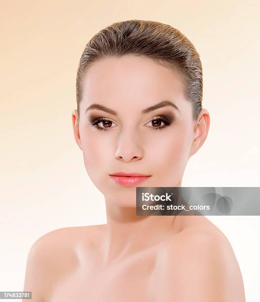 Retrato De Belleza Foto de stock y más banco de imágenes de 20-24 años - 20-24 años, Adulto, Adulto joven