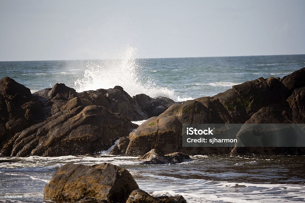 Pazifischen Ozean Küste Oregons brechenden Wellen auf den Felsen - Lizenzfrei Blau Stock-Foto