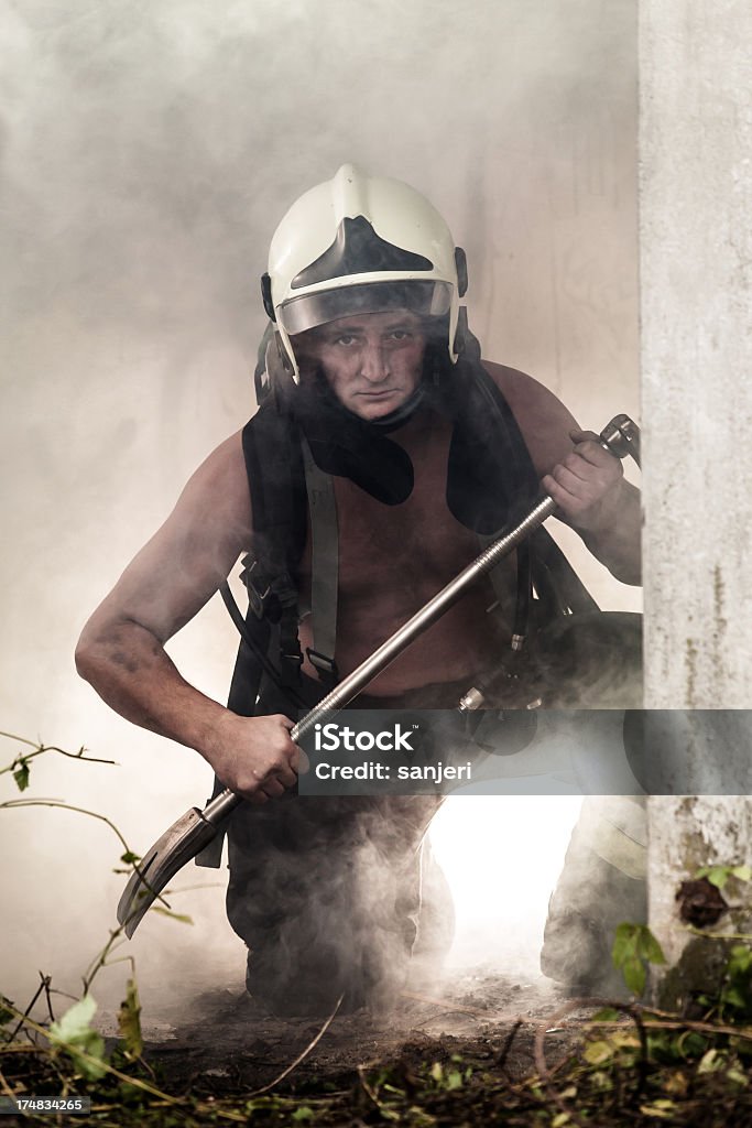 Fireman en acción - Foto de stock de Accesorio de cabeza libre de derechos