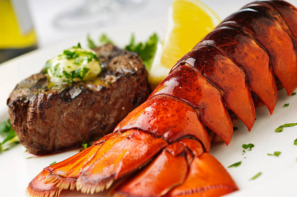 surf and turf - steak dinner lobster wine imagens e fotografias de stock