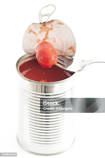 Sbucciato Pomodori - Fotografie stock e altre immagini di Pomodoro - Pomodoro, Schiacciato, Barattolo di alluminio