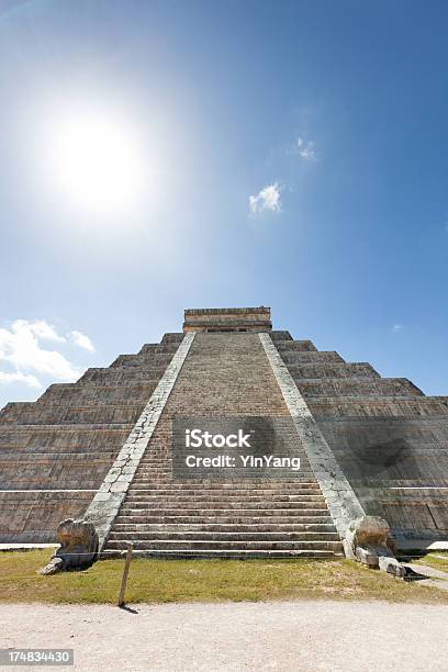 Piramide Maya Di Chichen Itza A Cancun Messico Vt - Fotografie stock e altre immagini di Antico - Condizione - Antico - Condizione, Archeologia, Chichén Itzá