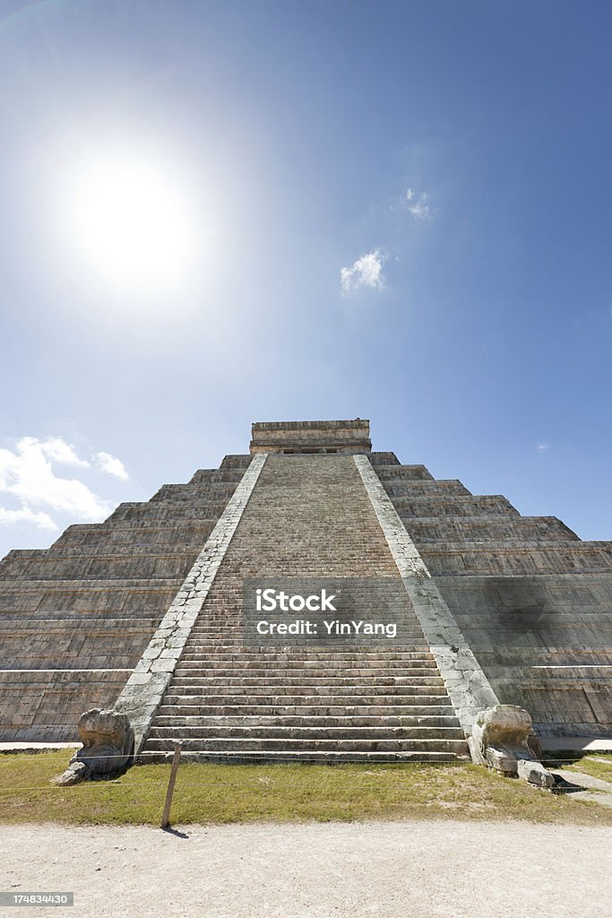 Piramida Majów Chichen Itza krok w Cancun w Meksyku Vt - Zbiór zdjęć royalty-free (Archeologia)