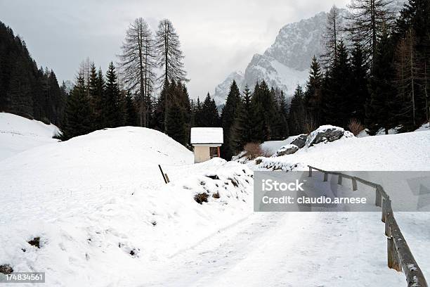 Zimowej Scenerii Obraz W Kolorze - zdjęcia stockowe i więcej obrazów Alpy - Alpy, Bez ludzi, Chłodny