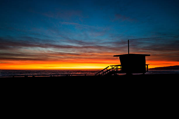 casa de nadador salva-vidas - santa monica pier beach panoramic santa monica imagens e fotografias de stock