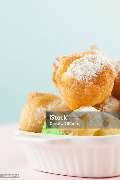 Donut Sweet Food Stockfoto und mehr Bilder von Ausgebleicht - Ausgebleicht, Bildschärfe, Dessert