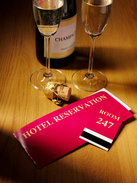 ホテルのご予約チケット、シャンパングラス - hotel reception vacations ticket hotel key ストックフォトと画像