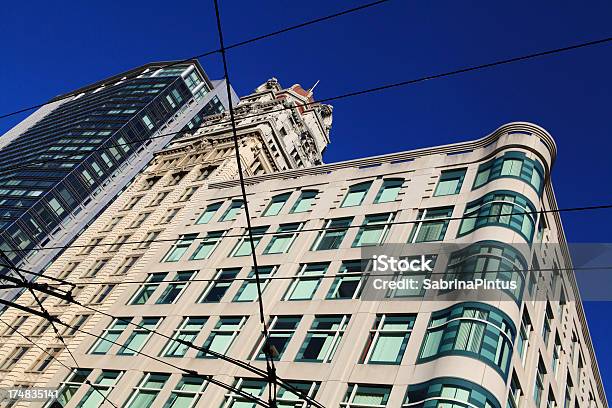 Wieżowiec W San Francisco - zdjęcia stockowe i więcej obrazów Architektura - Architektura, Bez ludzi, Bezchmurne niebo