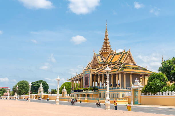 The Royal Palace And Silver Pagoda In Phnom Penh, Cambodia "The Royal Palace And Silver Pagoda In Phnom Penh, Cambodia" theravada photos stock pictures, royalty-free photos & images