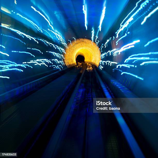 Luz Del Túnel Foto de stock y más banco de imágenes de Dorado - Color - Dorado - Color, Túnel, Azul