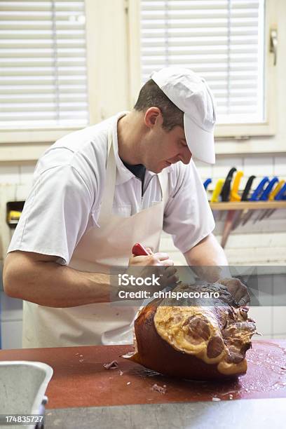 Il Macellaio - Fotografie stock e altre immagini di Officina - Officina, Prosciutto, Adulto