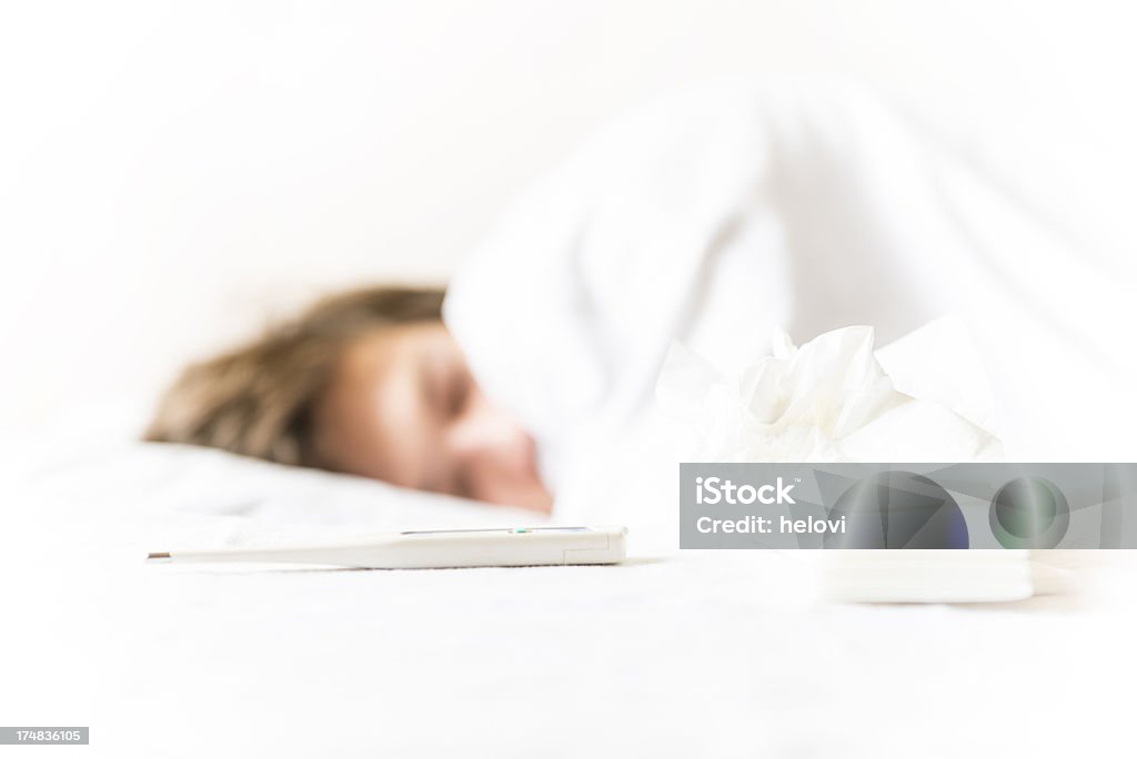 Paciente en la cama - Foto de stock de Acostado libre de derechos