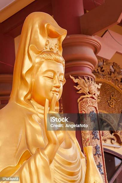 Estatua Dorada De Buda Vietnam Foto de stock y más banco de imágenes de Amor - Sentimiento - Amor - Sentimiento, Antigualla, Asia