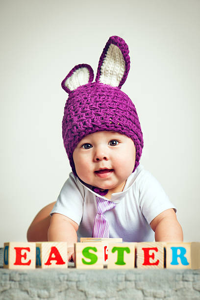 bunny babe - easter bonnets photos photos et images de collection