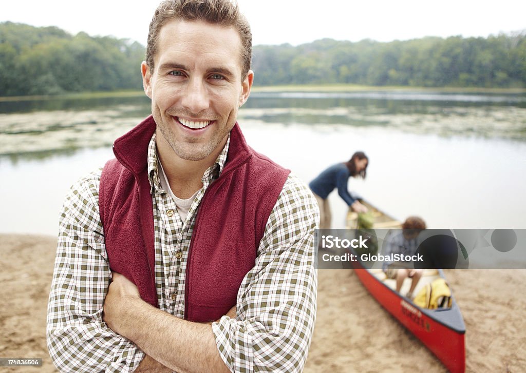 Entusiasti all'idea di portare Suo figlio Andare in canoa sul lago - Foto stock royalty-free di Acqua