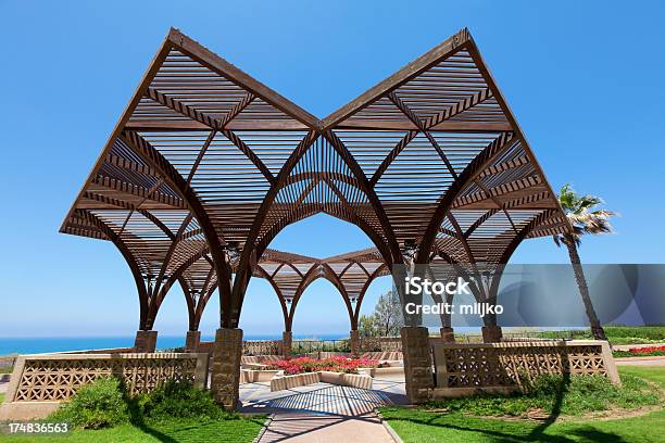 Abstrakte Holzstruktur In Netanya Israel Stockfoto und mehr Bilder von Architektonisches Detail - Architektonisches Detail, Balkengerüst, Baugewerbe