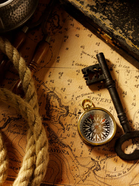 collectables com uma chave e bússola - the way forward compass rose map key imagens e fotografias de stock