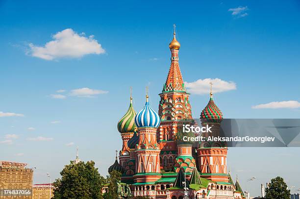 Catedral De St Basils Na Praça Vermelha Em Moscou - Fotografias de stock e mais imagens de Ao Ar Livre - Ao Ar Livre, Arquitetura, Azul