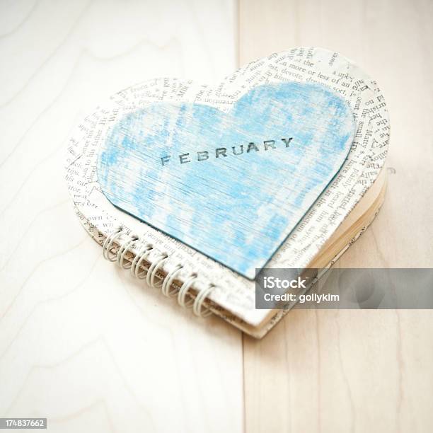 Símbolo En Forma De Corazón Libro Manualidad Foto de stock y más banco de imágenes de Amor - Sentimiento - Amor - Sentimiento, Arte y artesanía, Artesanía