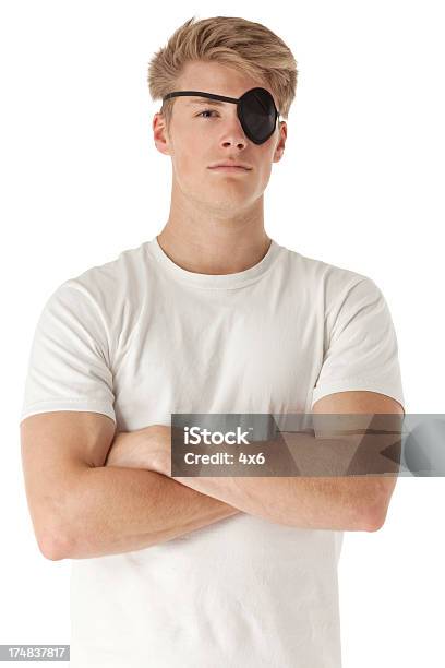 Pirate Con Parche Ocular Foto de stock y más banco de imágenes de 18-19 años - 18-19 años, Adulto, Adulto joven