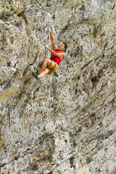 남자 바위산 클라이밍, 캐나다 - canmore extreme sports rock rock climbing 뉴스 사�진 이미지