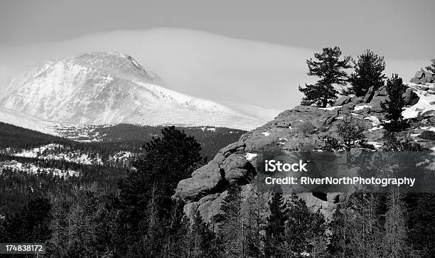 Скалистые Горы Зимой — стоковые фотографии и другие картинки Без людей - Без людей, Величественный, Глыба