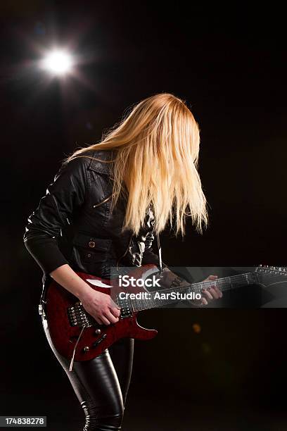 ギタリスト - ギターのストックフォトや画像を多数ご用意 - ギター, 女性, 女性一人
