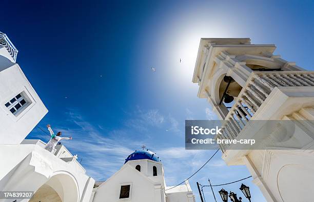 Arquitectura Santorini Foto de stock y más banco de imágenes de Azul - Azul, Cielo, Cielo despejado